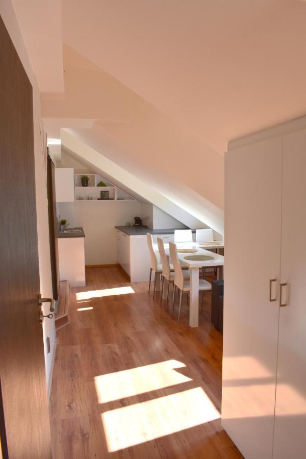 New Central Rooftop With Private Wellness, Sauna & Whirlpool Bath Prague Luaran gambar