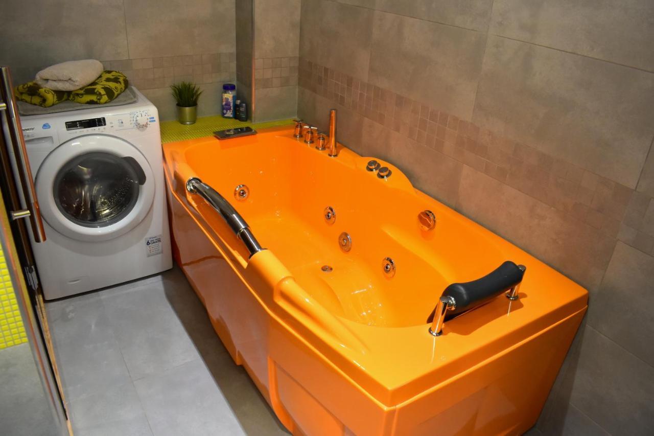 New Central Rooftop With Private Wellness, Sauna & Whirlpool Bath Prague Luaran gambar