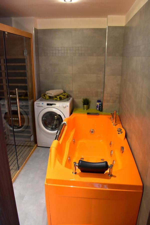 New Central Rooftop With Private Wellness, Sauna & Whirlpool Bath Prague Luaran gambar