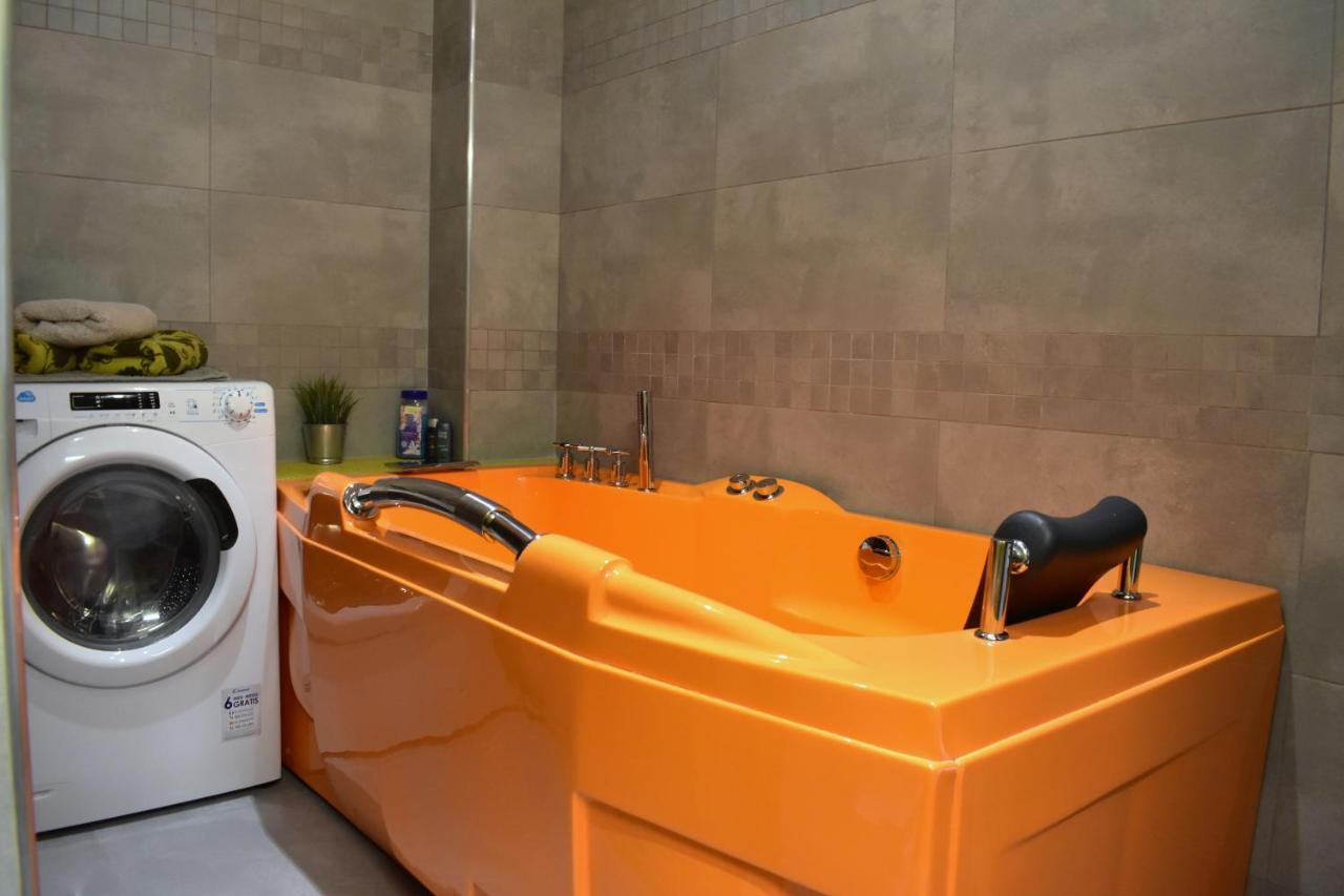 New Central Rooftop With Private Wellness, Sauna & Whirlpool Bath Prague Luaran gambar